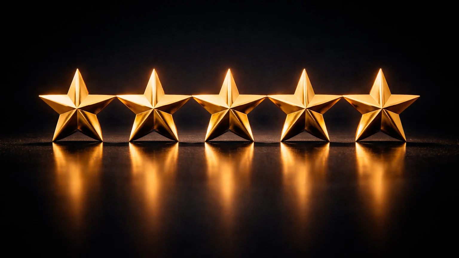 Cinq &eacute;toiles dor&eacute;es sur fond sombre